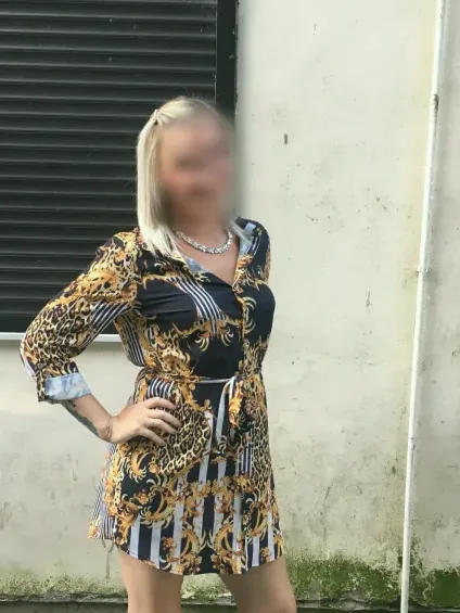 Amina, 34