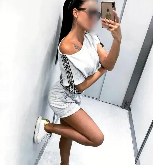 Lilly, 34