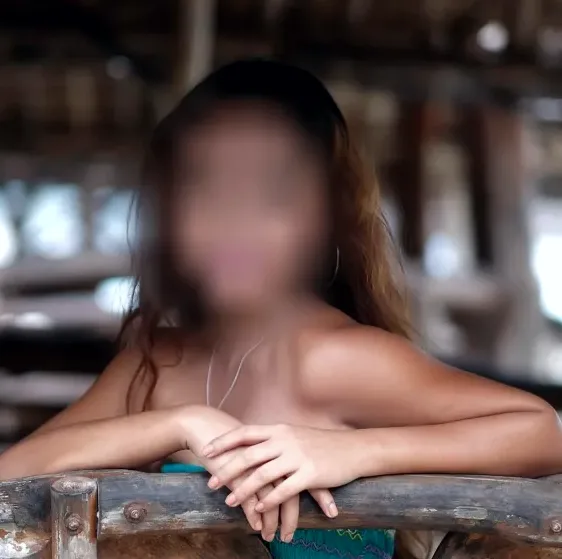 Mia, 35