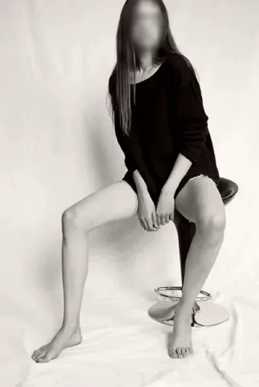Nina, 28
