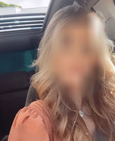Sina, 28