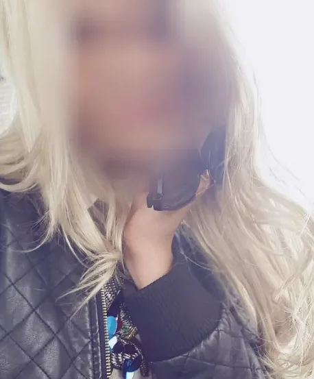 Viktoria, 32